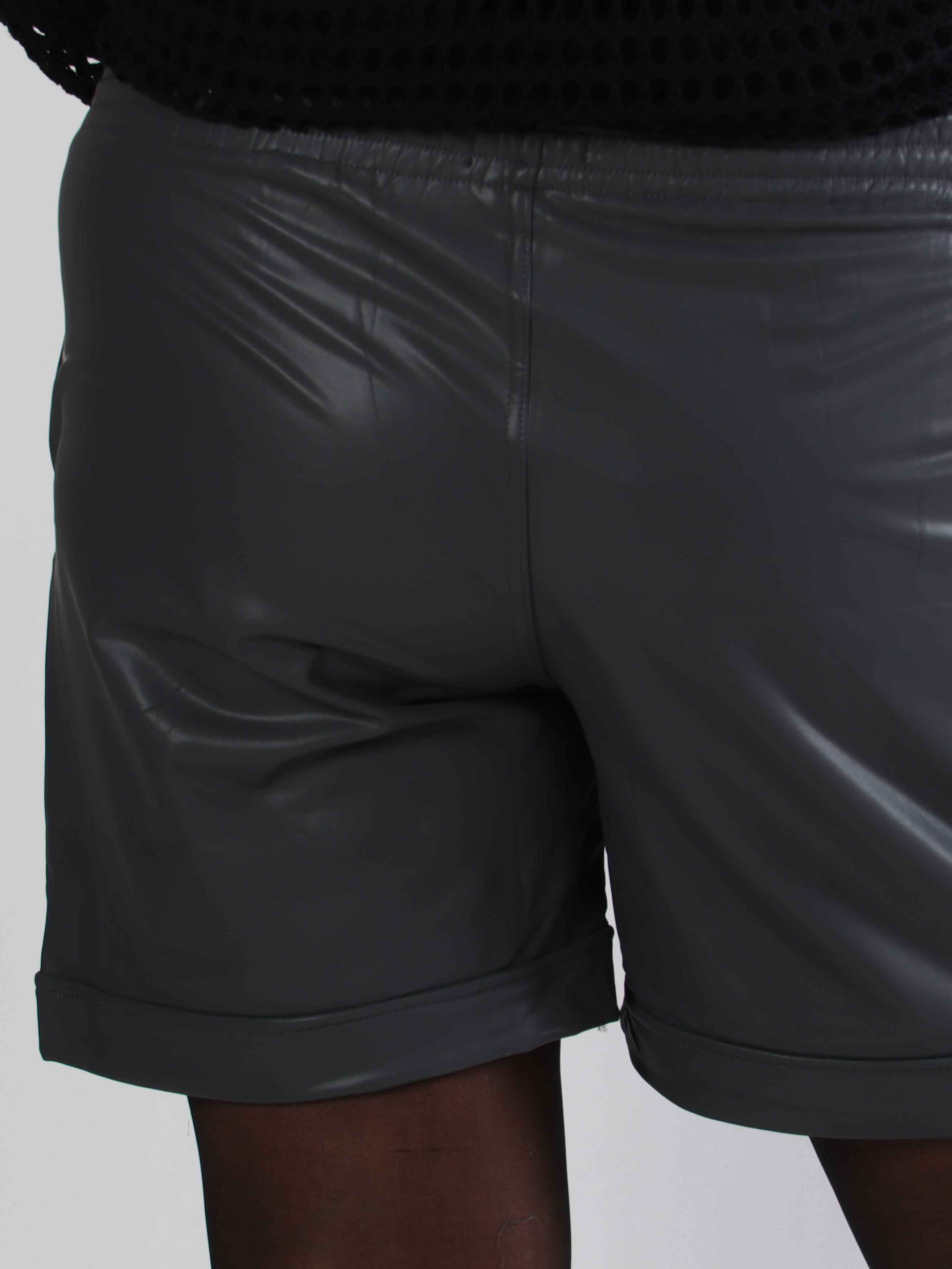 Beate - Læderlook shorts med høj talje